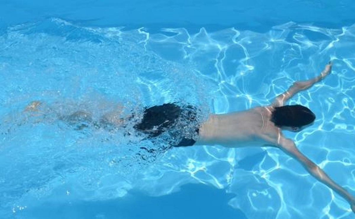 Circuito de ejercicios para hacer en la piscina y ponerte en forma